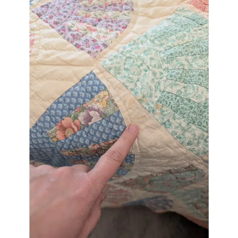 Vintage Seashell Fan Quilt Hand Stitched Scalloped 98x75 Bedspread ARCH QUILT NY